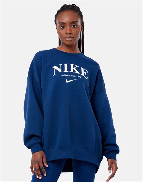 nike fleece sweatshirt.